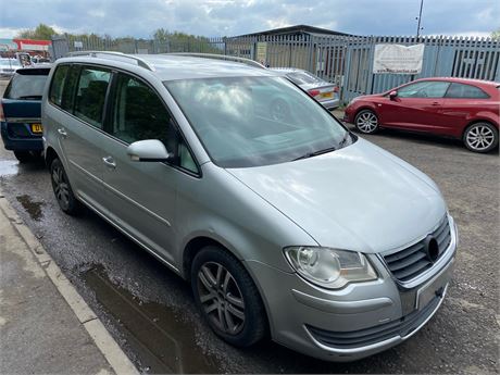 07 - SILVER VOLKSWAGEN TOURAN SE TDI 105 UNRECORDED  - EZW-ZRT
