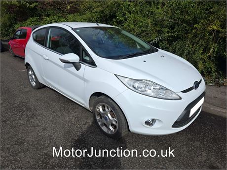 61 - WHITE FORD FIESTA ZETEC - EZW-UZD