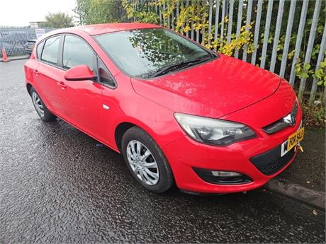 62 - RED VAUXHALL ASTRA EXCLUSIV AUTO - EZW-ROH