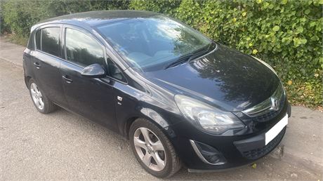 13 -  BLACK VAUXHALL CORSA SXI AC  - EZW-WDC