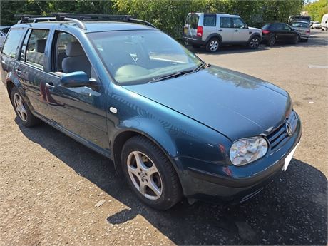 53 - GREEN VOLKSWAGEN GOLF SE ESTATE - EZW-CVJ