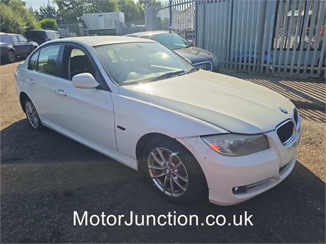 61 WHITE BMW 318i Performance Edition EZWOLG