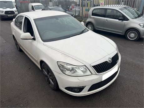 2010 - WHITE SKODA OCTAVIA VRS TDI CR S-A  - EZW-LZR