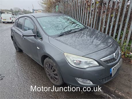 12 - GREY Vauxhall Astra Exclusive 113  - EZWGGO
