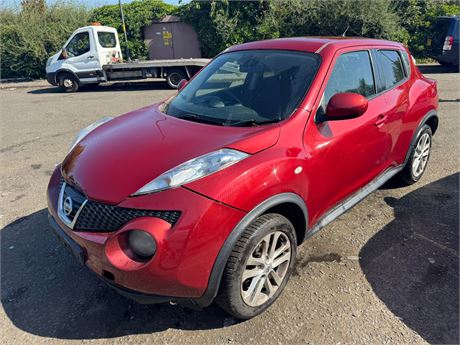 12 - RED NISSAN JUKE ACENTA PREMIUM DCI  - EZW-YGL