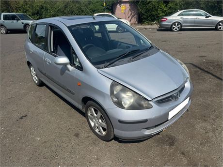 03 - SILVER HONDA JAZZ SE SPORT CVT - EZW-UYP