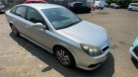 07 - SILVER VAUXHALL VECTRA SRI UNRECORDED  - EZW-LJY