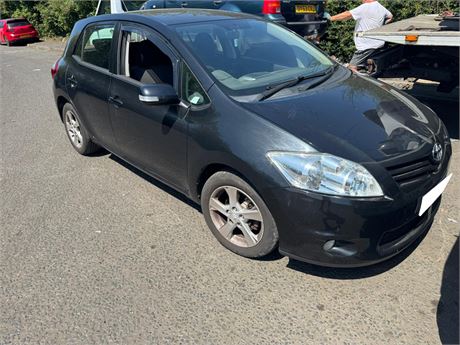 11 - BLACK TOYOTA AURIS TR UNRECORDED - EZW-DBO