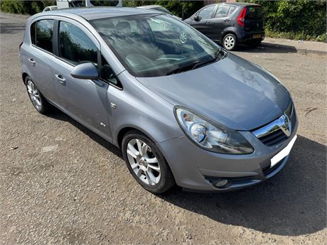 09  - SILVER VAUXHALL CORSA SXI A/C UNRECORDED - EZW-ZJZ