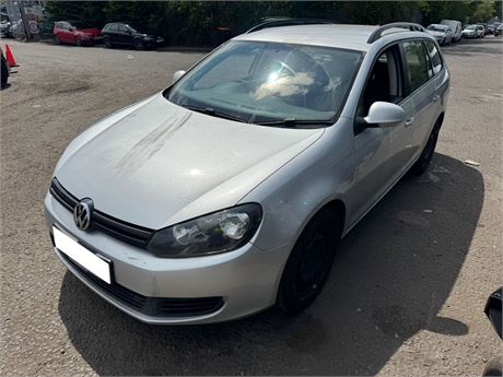 60 - SILVER VOLKSWAGEN GOLF S BLUEMOTION TDI - EZW-HZM