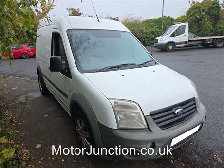 12 - WHITE FORD TRANSIT CONNECT 90 T230 - EZWNDN