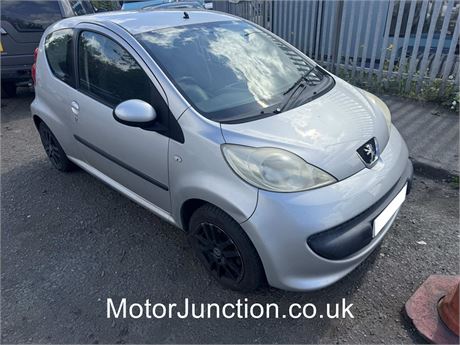 06 SILVER Peugeot 107 Urban  EZWXEP