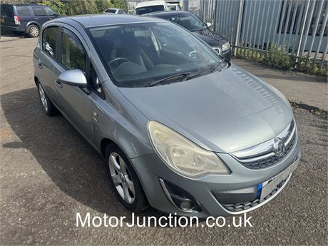 11 - SILVER VAUXHALL CORSA SXI  EZW-EFR