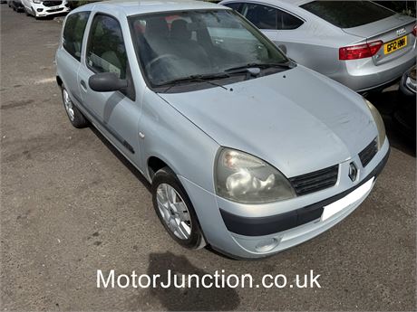 04 - SILVER Renault Clio Authentique UNRECORDED - EZWCCY