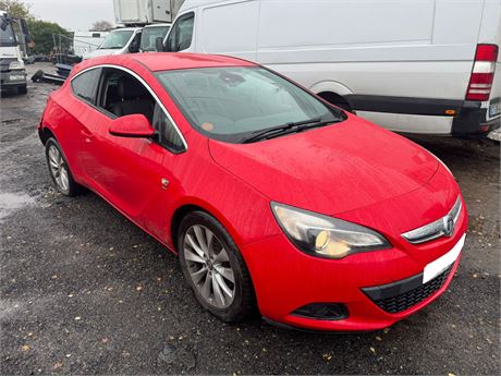 62 - RED Vauxhall Astra GTC SRi CDTi S/S - EZW-HUK