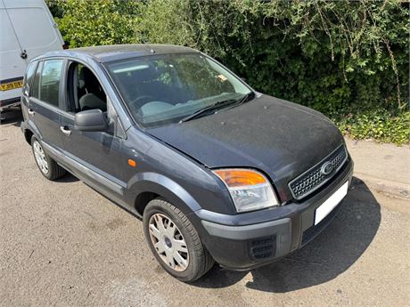 10 - GREY FORD FUSION STYLE PLUS  - EZW-EXF