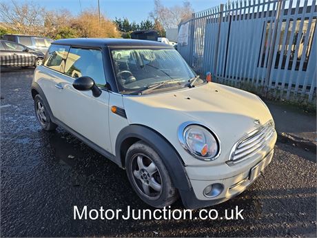 09 - WHITE Mini Cooper Auto UNRECORDED - EZWUKW