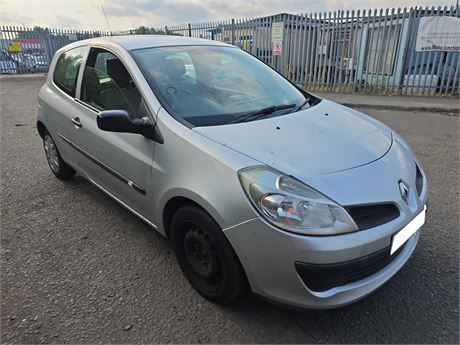 56 - SILVER RENAULT CLIO EXPRESSION UNRECORDED - EZW-DMF