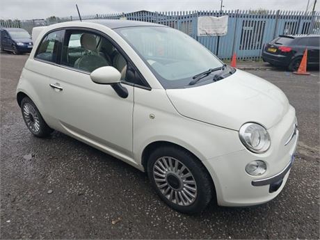 14 - WHITE FIAT 500 LOUNGE - EZW-BPE