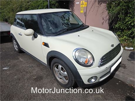 57 - WHITE MINI COOPER AUTO UNRECORDED  EZW-NVY