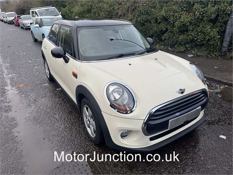 16 - WHITE Mini Cooper Auto -  EZW-UHB