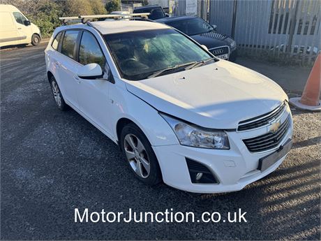 13 - WHITE Chevrolet Cruze LTZ VCDI UNRECORDED- EZW-WYW