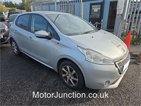 64 - SILVER Peugeot 208 Style UNRECORDED - EZW-MBY