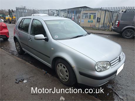 02 - SILVER Volkswagen Golf SE  UNRECORDED - EZWNXJ