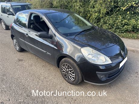 58 - BLACK RENAULT CLIO EXTREME- EZW-XHM