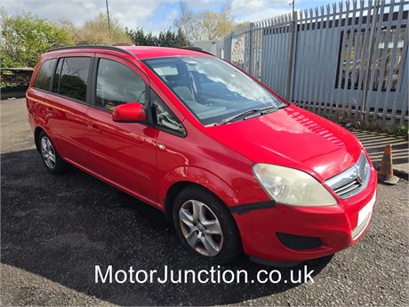 14 - RED Vauxhall Zafira Exclusive  EZWUBM