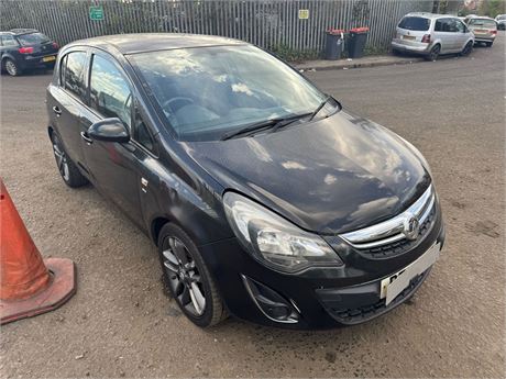 12 - BLACK VAUXHALL CORSA SXI AC - EZW-GZG