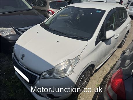 62 WHITE Peugeot 208 Access+  EZWHRL