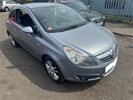 59 - SILVER VAUXHALL CORSA SXI - EZW-FHE