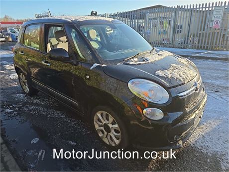 14 - BLACK Fiat 500L Popular Star - EZWWHS