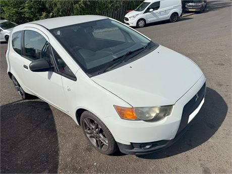 09 - WHITE MITSUBISHI COLT CZI UNRECORDED EZW-YVC