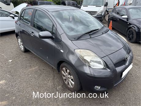 11 GREY Toyota Yaris T Spirit VVT-i   EZWNCJ