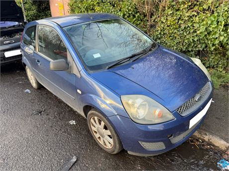 07 - BLUE FORD FIESTA SILVER - EZW-WBD